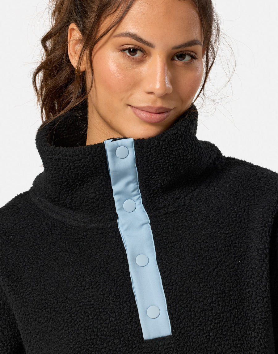Horizion Longline Half Snap in Black