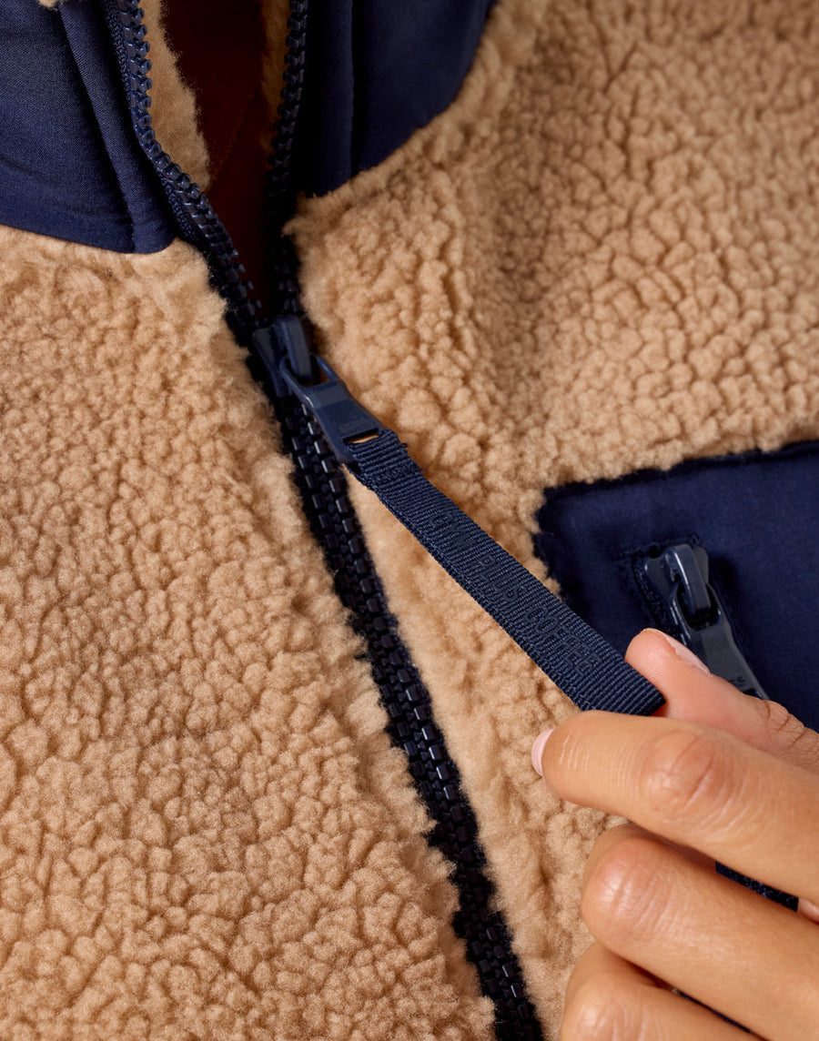 Industry Fleece Jacket in Sandstone