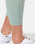 Relentless 7/8 Legging in Summer Green