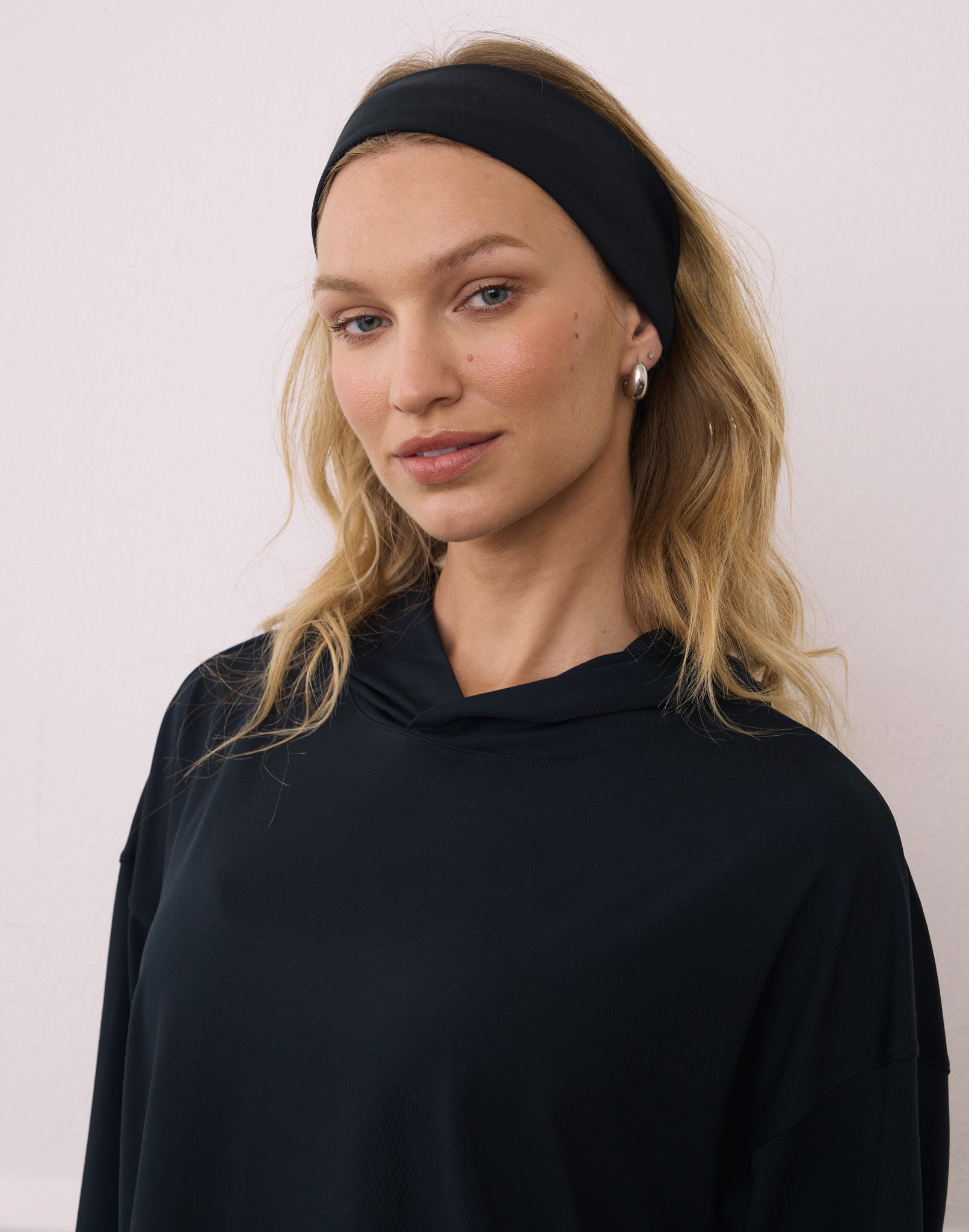 Relaxed Hoodie in Black