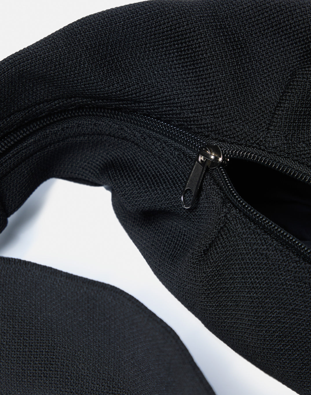 Roam Crossbody Bag in Black