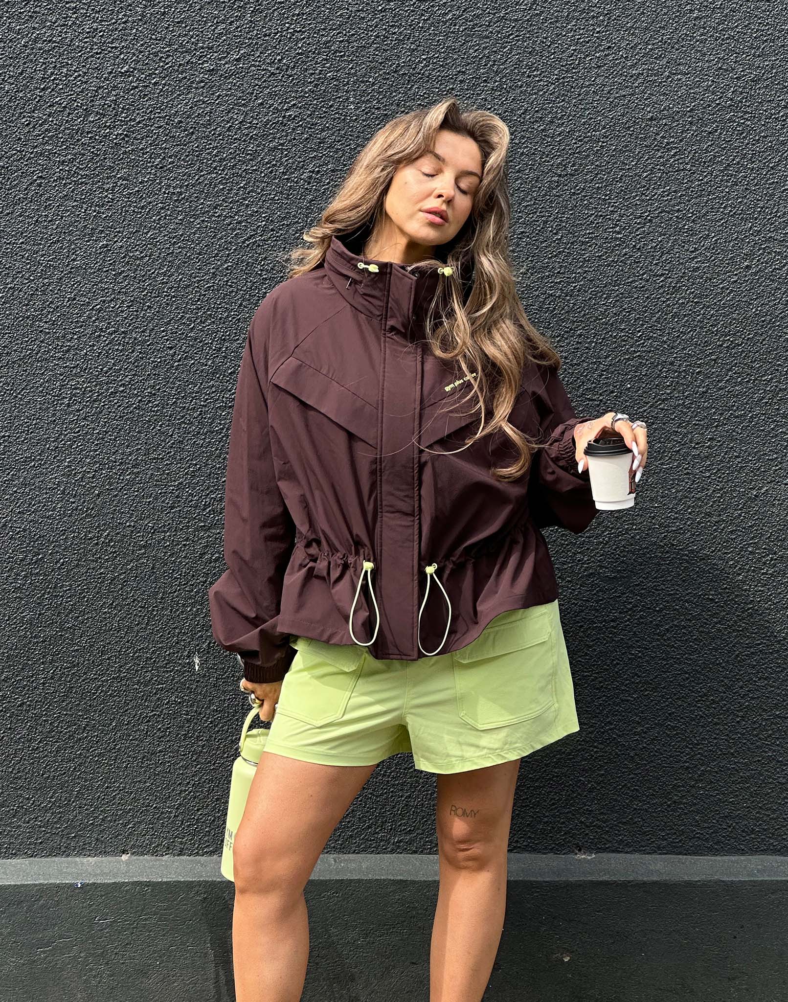 Cinch Windbreaker in Mocha Bean