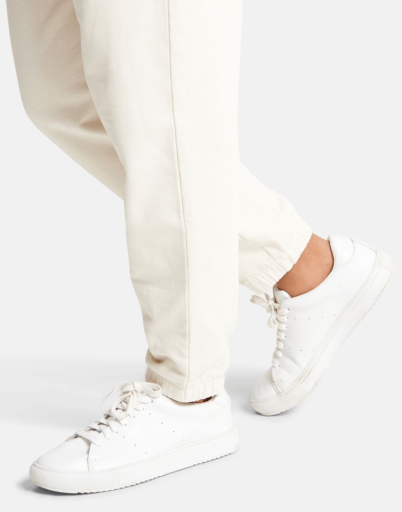 Olea Jogger in Soft Cloud